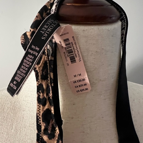 Victoria's Secret Leopard Print Women's Thong - Picture 2 of 3